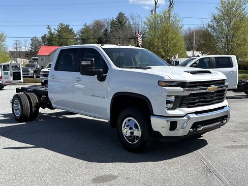 New 2026 Chevrolet Silverado 3500 LT AWD/4WD image 2