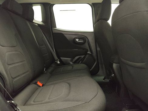 Used 2020 Jeep Renegade Latitude w/ Cold Weather Group image 19