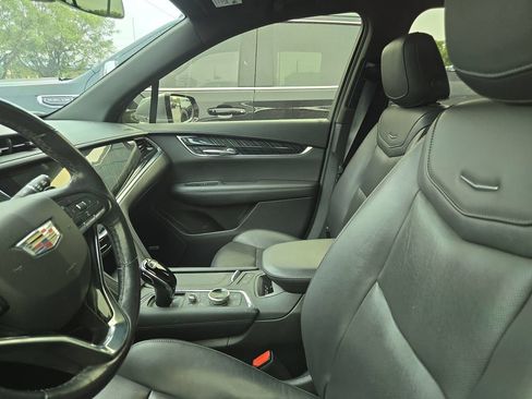 Used 2022 Cadillac XT6 Premium Luxury AWD/4WD image 13