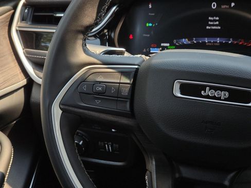 Used 2023 Jeep Grand Cherokee 4WD 4xe image 19