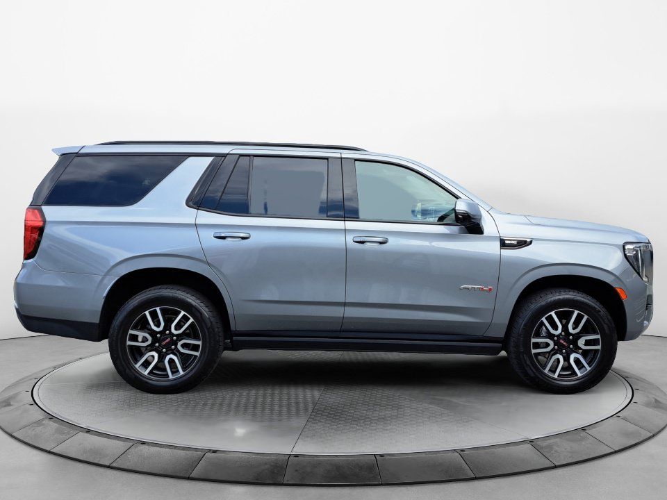 Used 2023 GMC Yukon AT4 w/ Technology Package AWD/4WD image 8