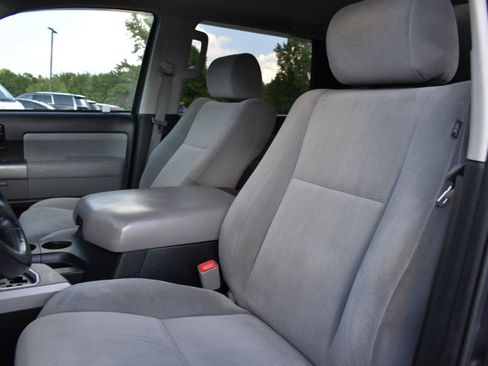 Used 2013 Toyota Sequoia SR5 AWD/4WD image 25