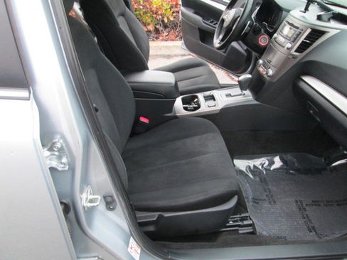 Used 2013 Subaru Outback 2.5i Premium AWD/4WD image 9
