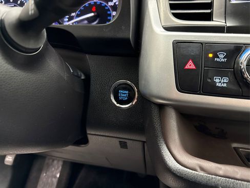 Used 2017 Toyota Highlander AWD V6 image 34