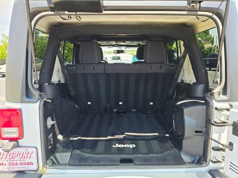 Used 2014 Jeep Wrangler Unlimited Sahara w/ Dual Top Group AWD/4WD image 9