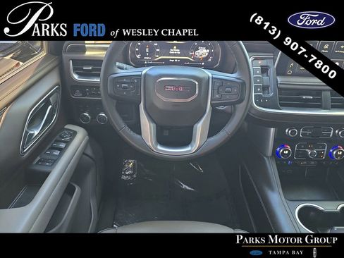 Used 2024 GMC Yukon XL SLT AWD/4WD image 12