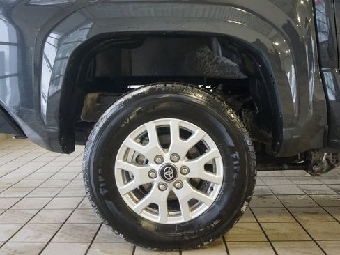 Used 2025 Toyota Tacoma SR5 image 27