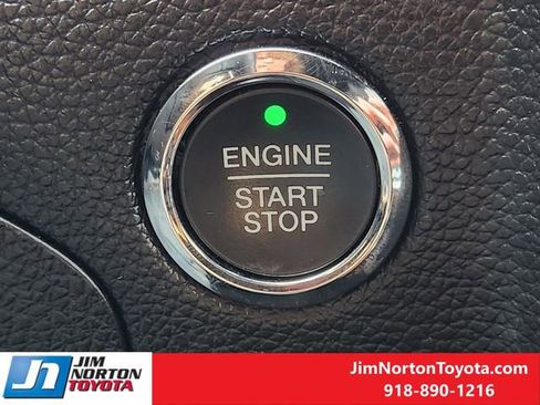 Used 2017 Lincoln Navigator Select image 21