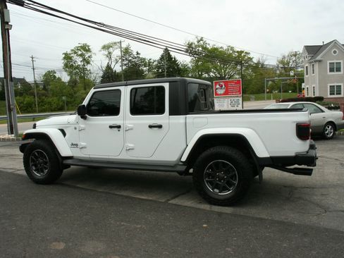 Used 2020 Jeep Gladiator Overland w/ LED Lighting Group AWD/4WD image 8