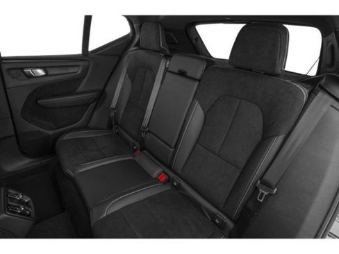 Used 2020 Volvo XC40 T4 R-Design FWD image 13