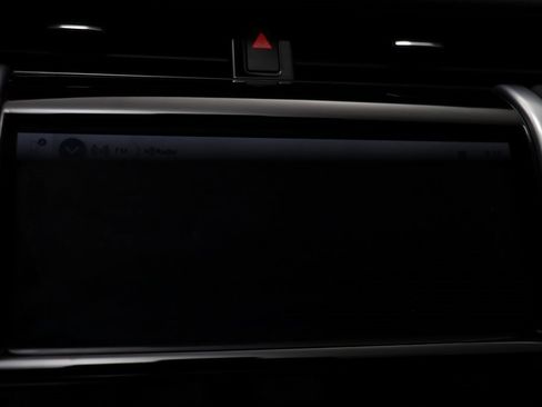 Used 2022 Land Rover Discovery Sport SE image 10