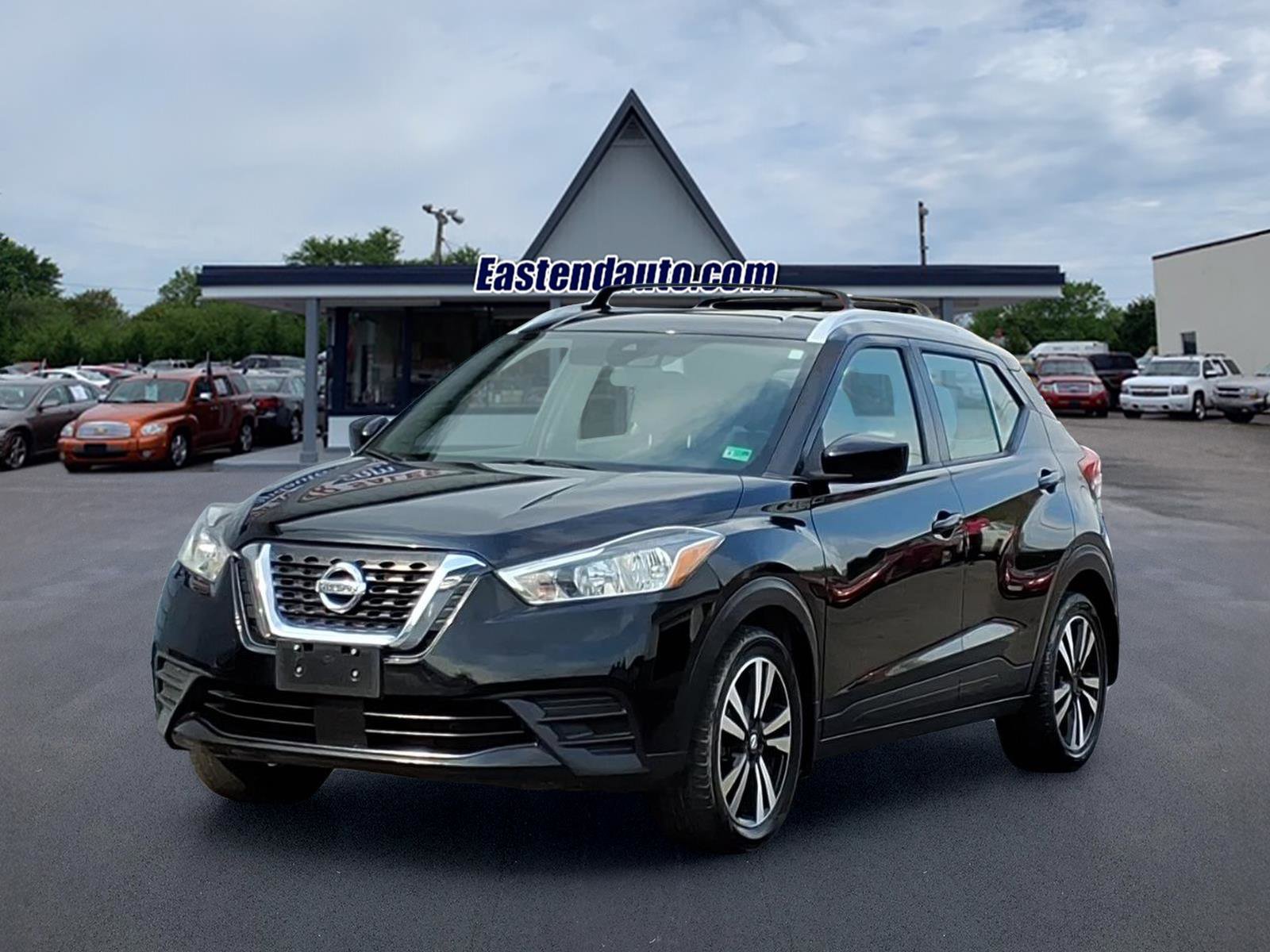 Used 2020 Nissan Kicks SV w/ Exterior Package FWD image 1