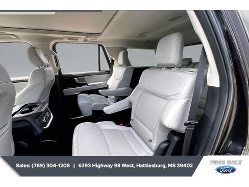 Certified 2025 Ford Expedition Platinum w/ Driver's Package AWD/4WD image 19