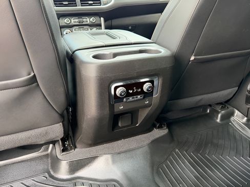 Used 2023 GMC Yukon SLT AWD/4WD image 28