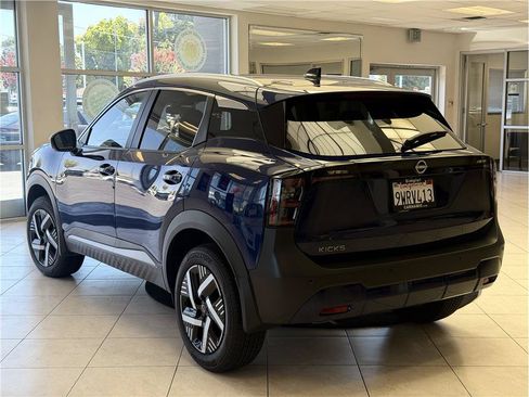 Used 2026 Nissan Kicks SV FWD image 7