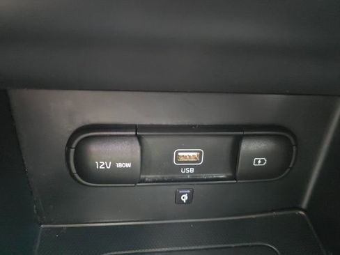 Used 2022 Kia Niro EX image 23