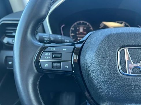 Used 2023 Honda Pilot Touring image 16