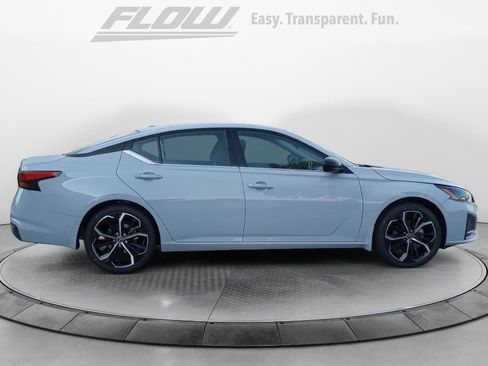 New 2025 Nissan Altima 2.5 SR image 8