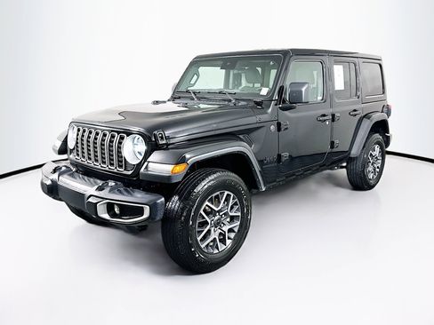Used 2025 Jeep Wrangler Unlimited Sahara AWD/4WD image 3