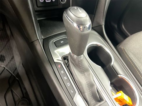 Used 2020 Chevrolet Equinox LT w/ LPO, Floor Liner Package image 16