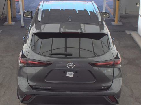 Used 2025 Toyota Highlander XLE image 4