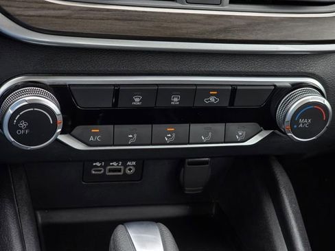 Used 2025 Nissan Altima 2.5 SV FWD image 19