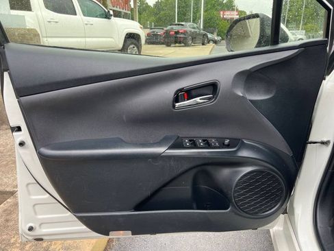Used 2017 Toyota Prius Two w/ Carpet Mat Package FWD image 6