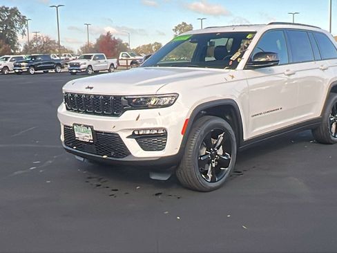 New 2025 Jeep Grand Cherokee Limited w/ Luxury Tech Group II image 7