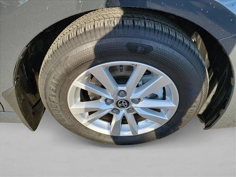 Used 2025 Toyota Camry LE w/ Convenience Package image 10