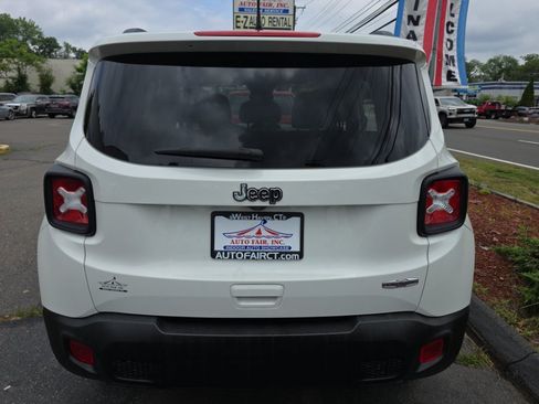 Used 2019 Jeep Renegade Latitude FWD image 5