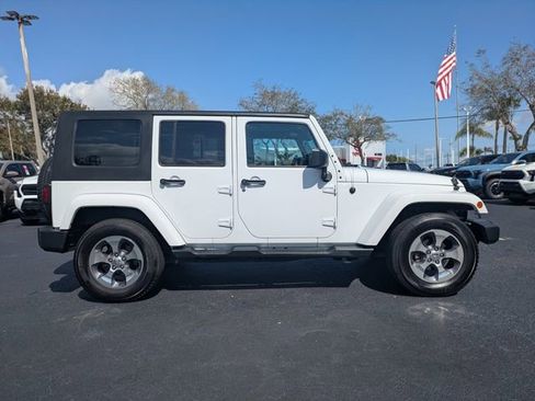 Used 2018 Jeep Wrangler Unlimited Sahara w/ Connectivity Group image 3