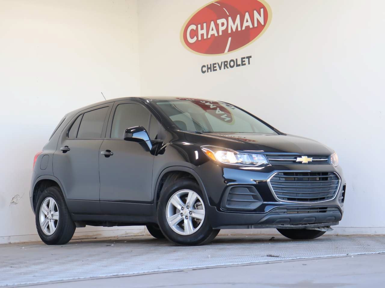 Used 2022 Chevrolet Trax LS w/ Tint and Cruise Package FWD image 1
