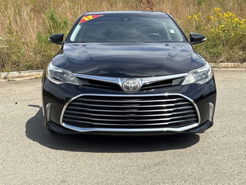 Used 2017 Toyota Avalon XLE image 2