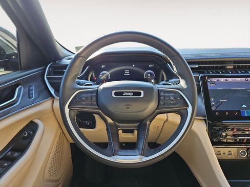 Used 2023 Jeep Grand Cherokee Limited RWD image 12