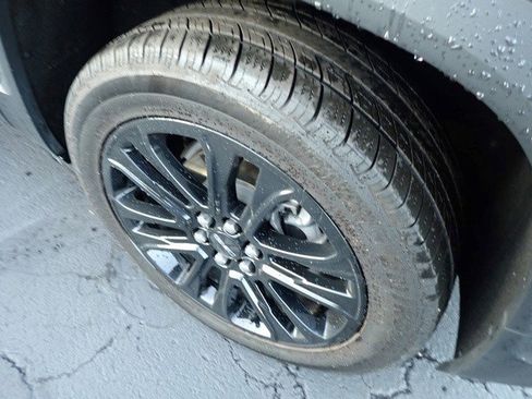 Certified 2023 GMC Acadia SLE w/ Driver Convenience Package image 13