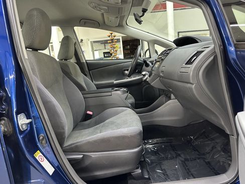Used 2012 Toyota Prius V image 17