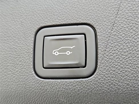 Used 2022 GMC Yukon Denali image 25