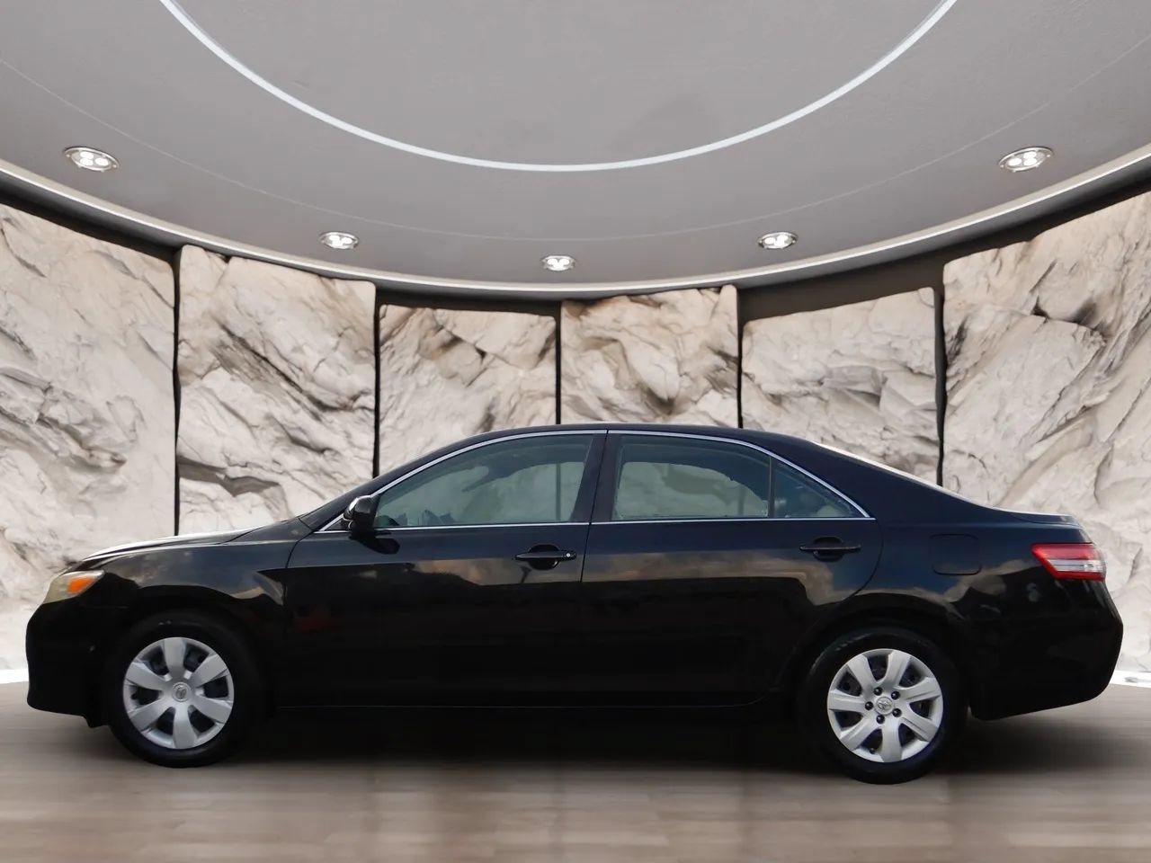 Used 2010 Toyota Camry LE FWD image 10