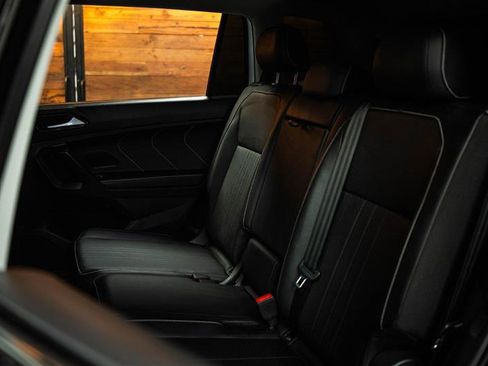 Used 2022 Volkswagen Tiguan SE image 11