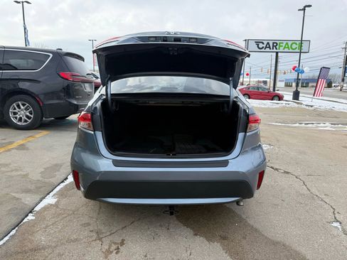 Used 2021 Toyota Corolla LE image 12
