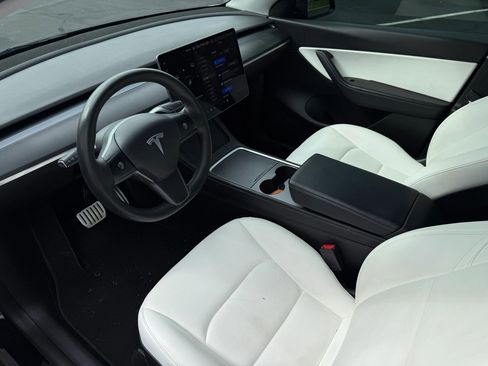 Used 2022 Tesla Model Y Performance image 12