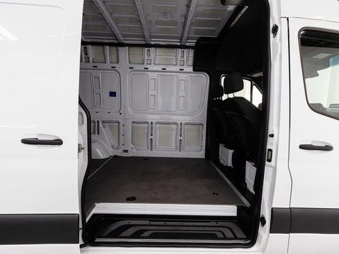 Used 2025 Mercedes-Benz Sprinter 2500 image 24