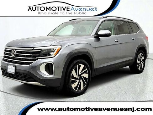 Used 2025 Volkswagen Atlas SE AWD/4WD image 1
