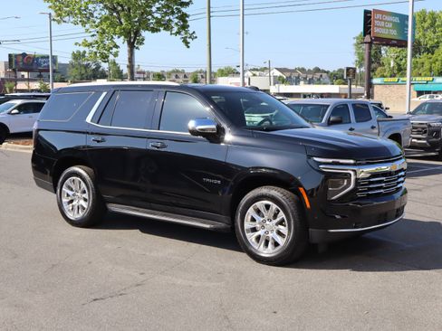 Used 2025 Chevrolet Tahoe Premier AWD/4WD image 2