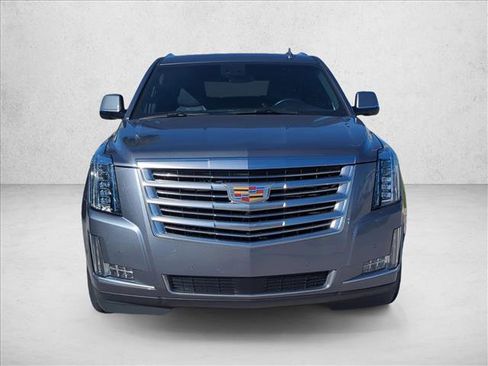 Used 2018 Cadillac Escalade Platinum image 2