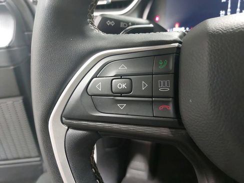 Used 2024 Jeep Grand Cherokee L Laredo image 19