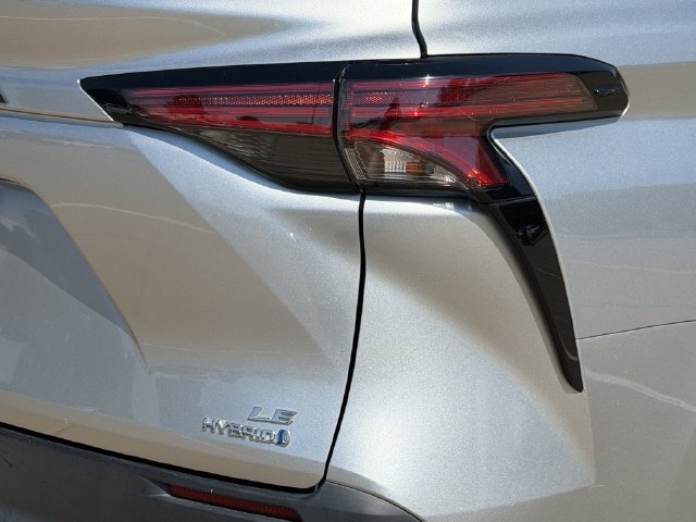 Used 2021 Toyota Sienna LE FWD image 7