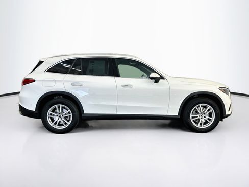 Used 2025 Mercedes-Benz GLC 300 4MATIC image 10