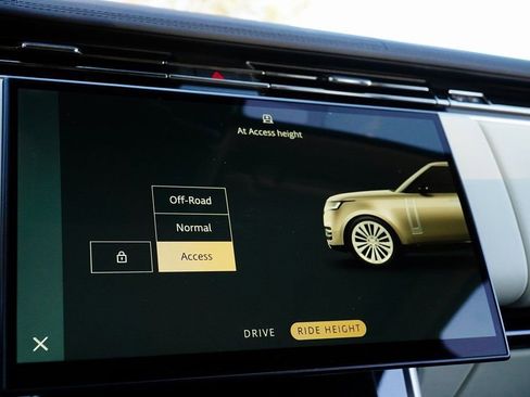 Used 2023 Land Rover Range Rover SE image 19