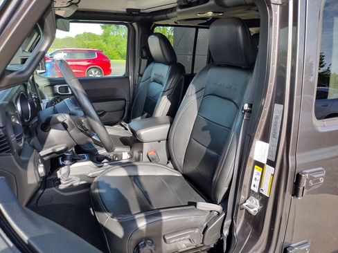 Used 2018 Jeep Wrangler Unlimited Sahara w/ Uconnect 4C Nav & Sound Group AWD/4WD image 10
